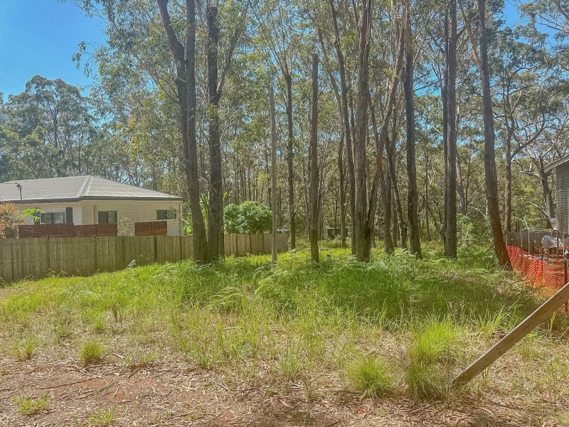 33 Basket Beach Rd, Russell Island QLD 4184