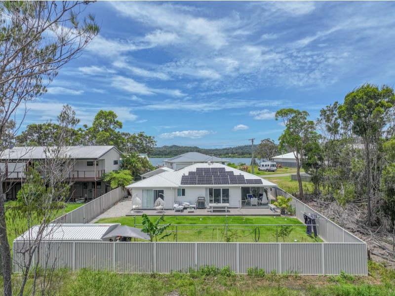 35 Tenanne Street, Russell Island QLD 4184