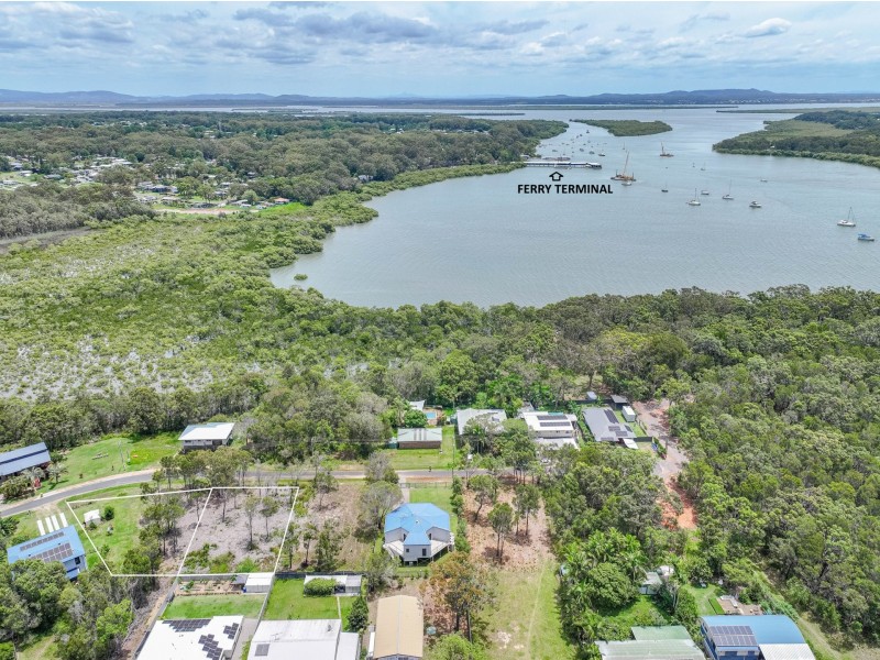 35 Tenanne Street, Russell Island QLD 4184