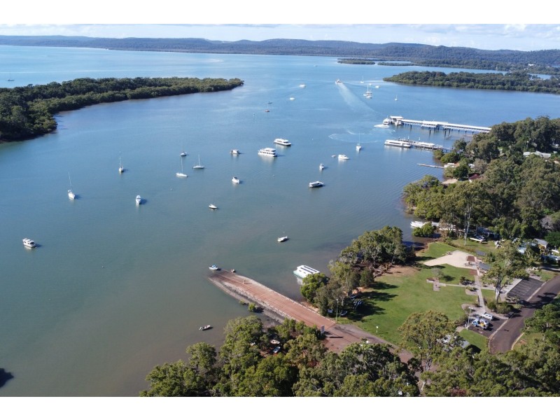 82 Shore Street, Russell Island QLD 4184