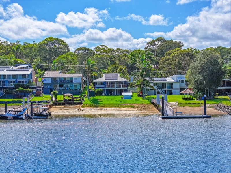 55 Wahine Dve, Russell Island QLD 4184