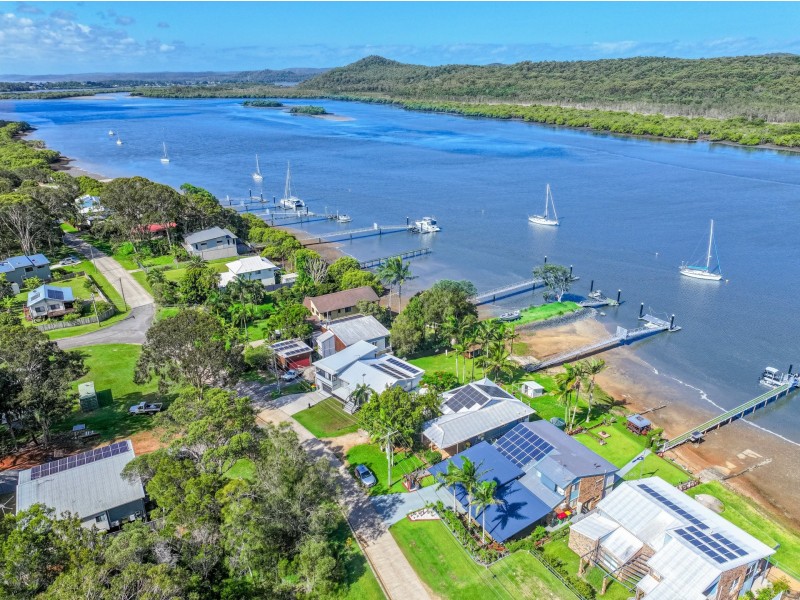 55 Wahine Dve, Russell Island QLD 4184