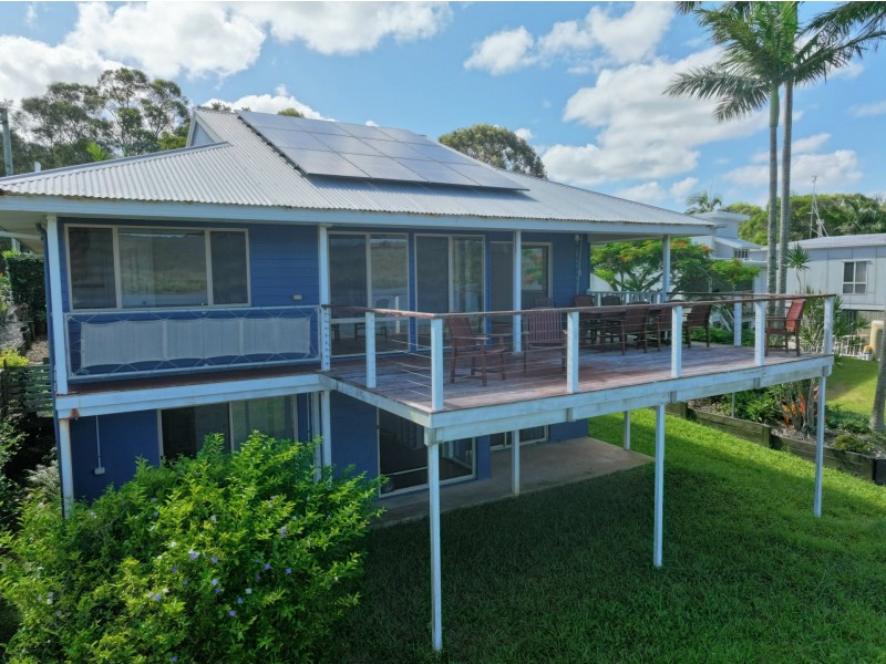 55 Wahine Dve, Russell Island QLD 4184