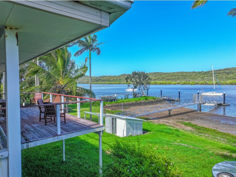 55 Wahine Dve, Russell Island QLD 4184