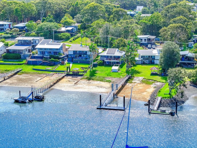 55 Wahine Dve, Russell Island QLD 4184