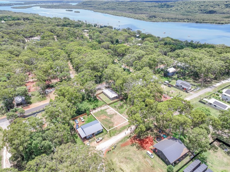 19 Oxley Ave, Russell Island QLD 4184