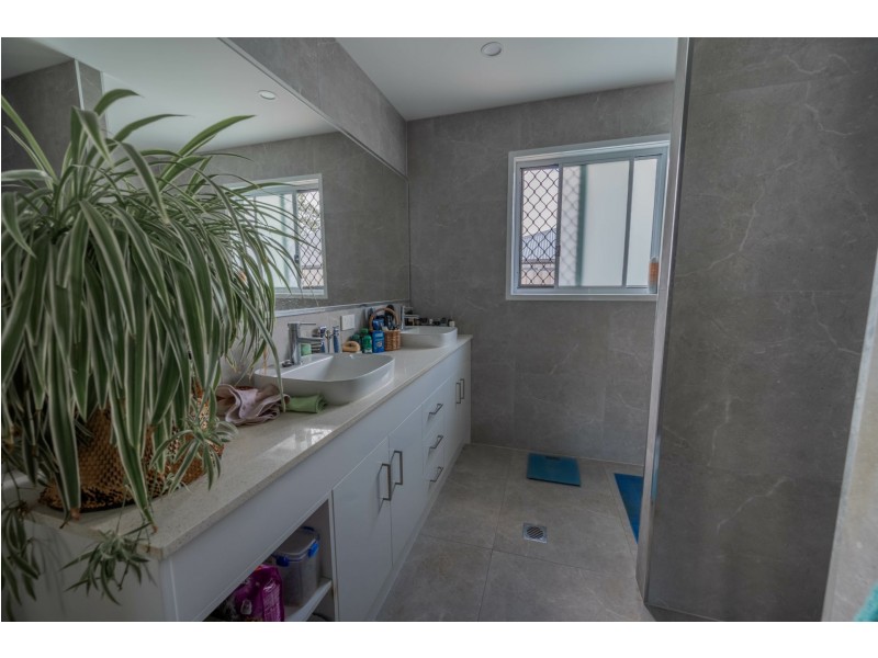 16 Banksia Street, Russell Island QLD 4184