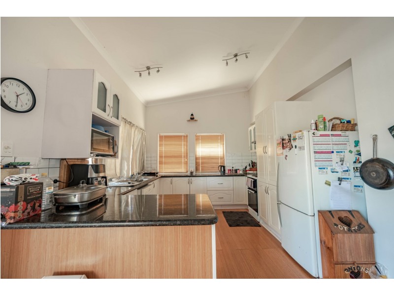 10 Carnation Court, Russell Island QLD 4184