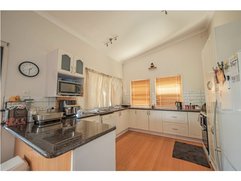 10 Carnation Court, Russell Island QLD 4184