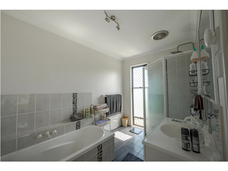 10 Carnation Court, Russell Island QLD 4184