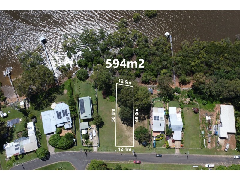 13 Lovell Parade, Lamb Island QLD 4184