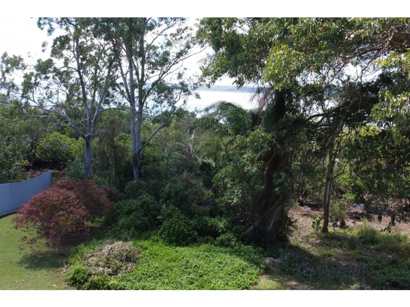 13 Lovell Parade, Lamb Island QLD 4184