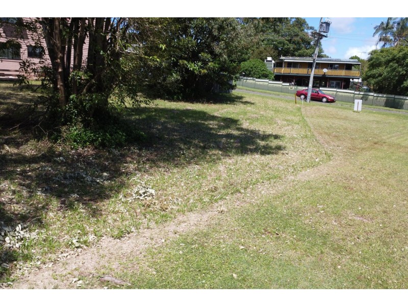 13 Lovell Parade, Lamb Island QLD 4184