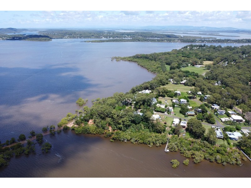 13 Lovell Parade, Lamb Island QLD 4184