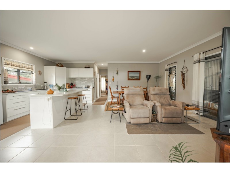 15 Banksia street, Russell Island QLD 4184