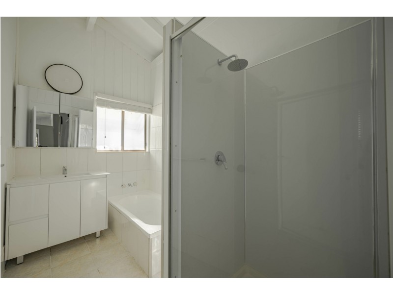 24 Inlet Avenue, Russell Island QLD 4184