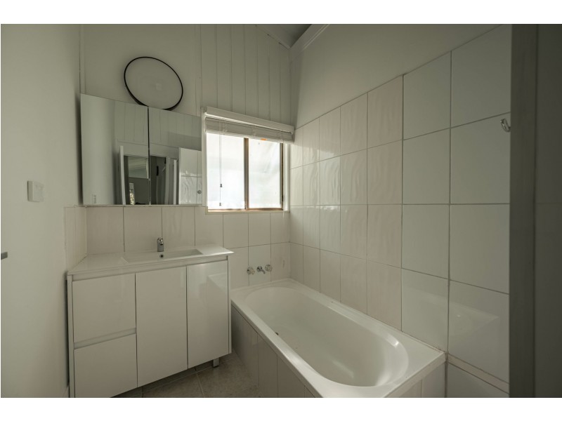 24 Inlet Avenue, Russell Island QLD 4184