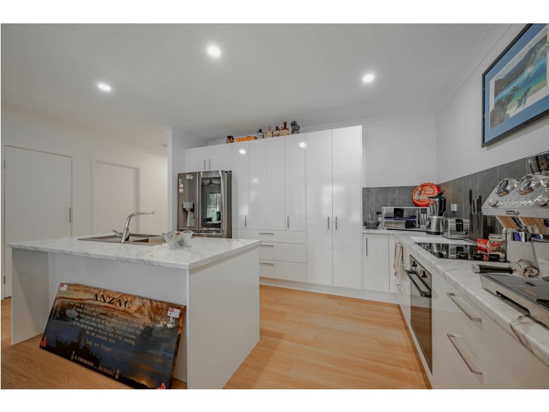 17 Mountain View Crescent, Russell Island QLD 4184