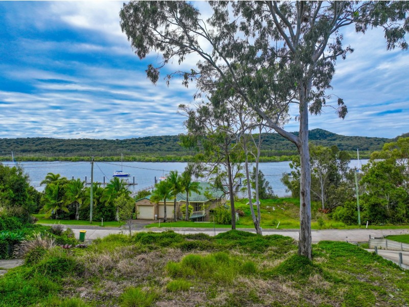 70 Wahine Drive, Russell Island QLD 4184