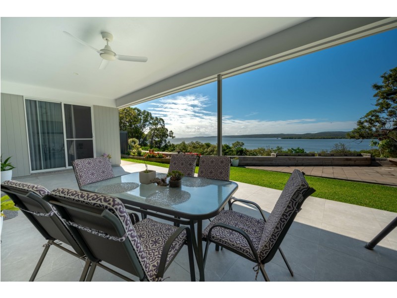17 Bay Dve, Russell Island QLD 4184
