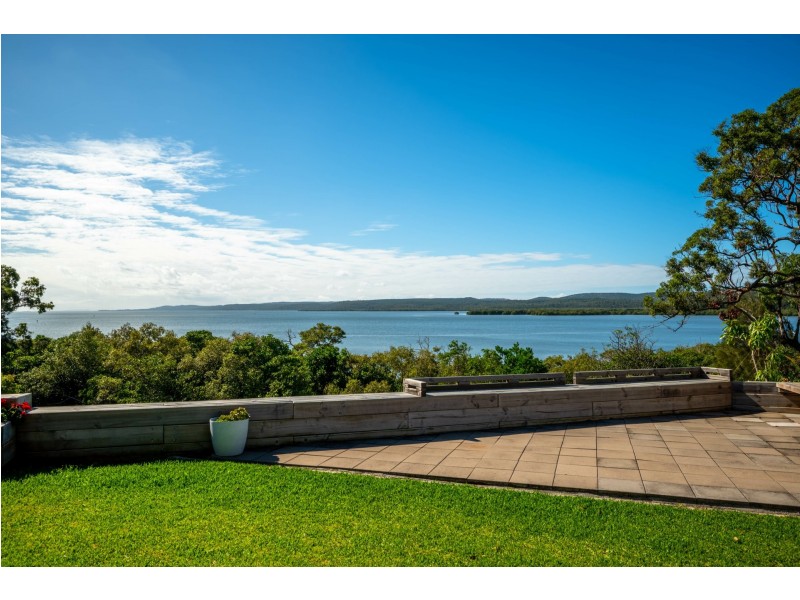 17 Bay Dve, Russell Island QLD 4184