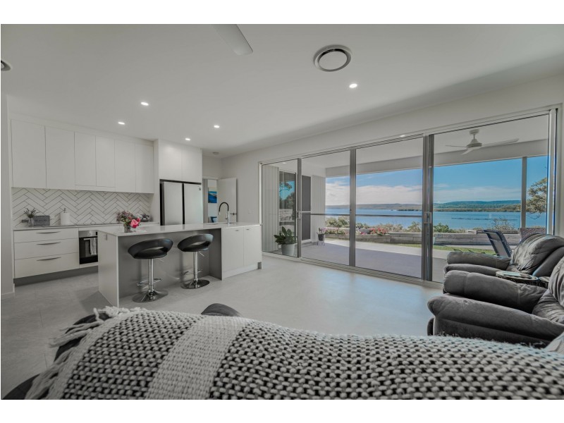 17 Bay Dve, Russell Island QLD 4184