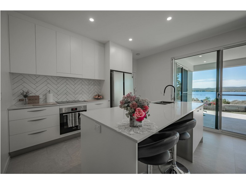 17 Bay Dve, Russell Island QLD 4184