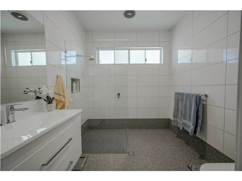 17 Bay Dve, Russell Island QLD 4184