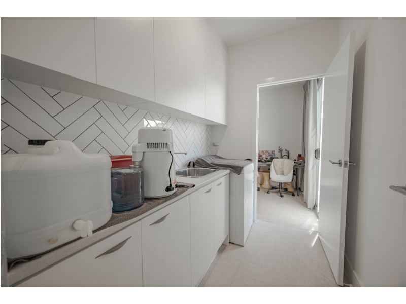 17 Bay Dve, Russell Island QLD 4184