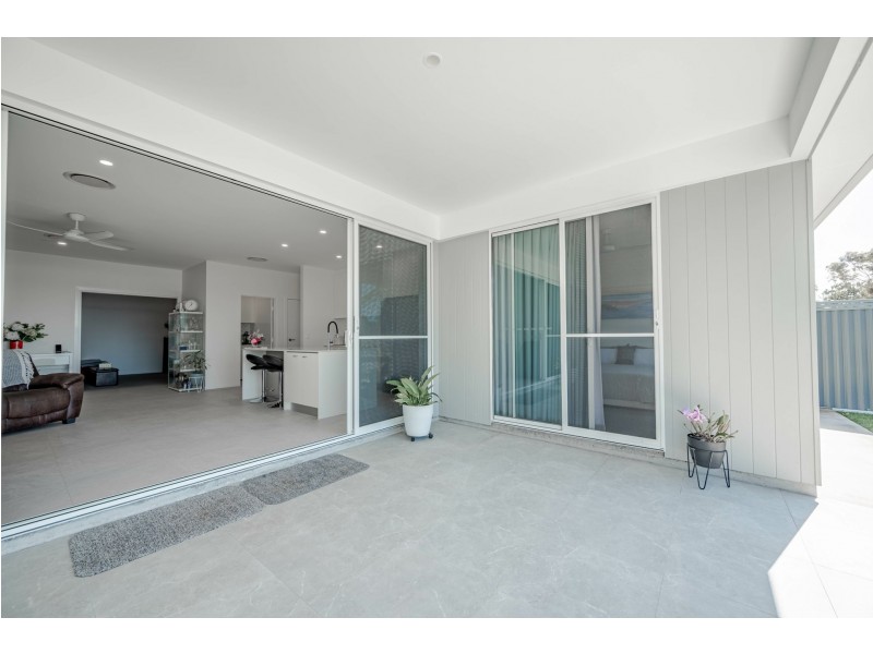 17 Bay Dve, Russell Island QLD 4184
