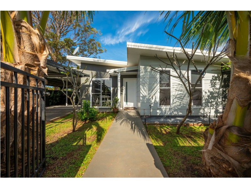4 Vista St, Russell Island QLD 4184