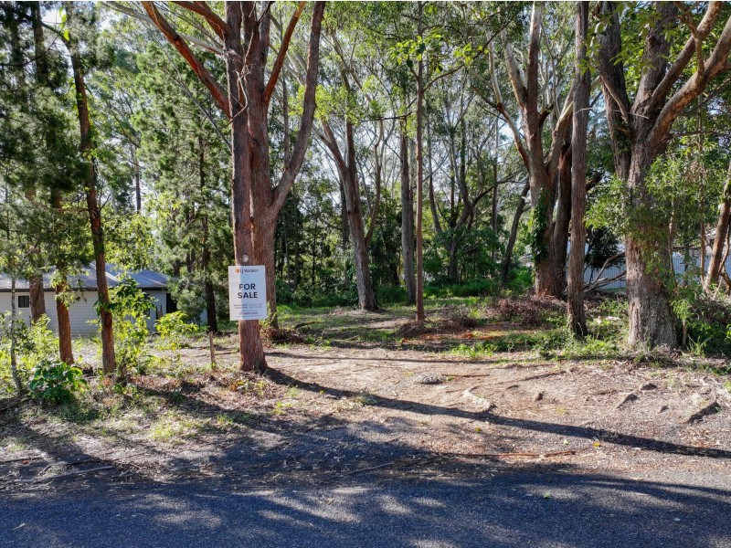 27 Pia Street, Russell Island QLD 4184