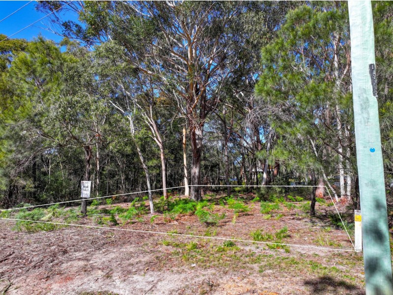 8 Field St, Russell Island QLD 4184