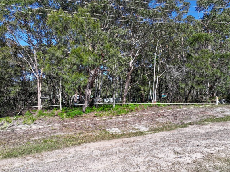 8 Field St, Russell Island QLD 4184