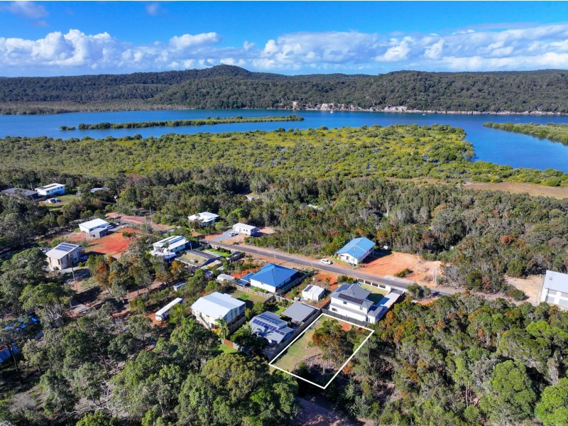 12 Hillview Pde, Russell Island QLD 4184