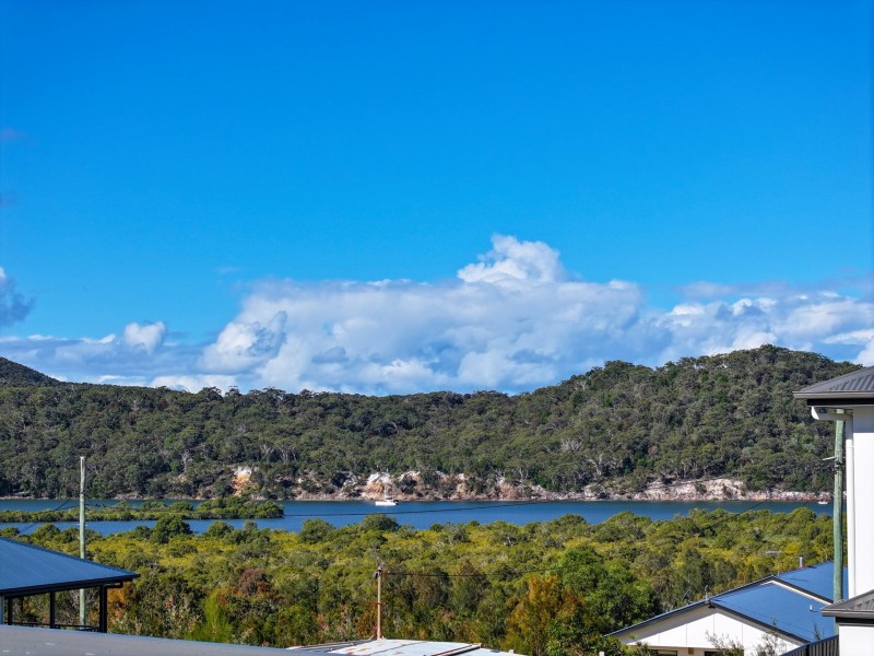 12 Hillview Pde, Russell Island QLD 4184