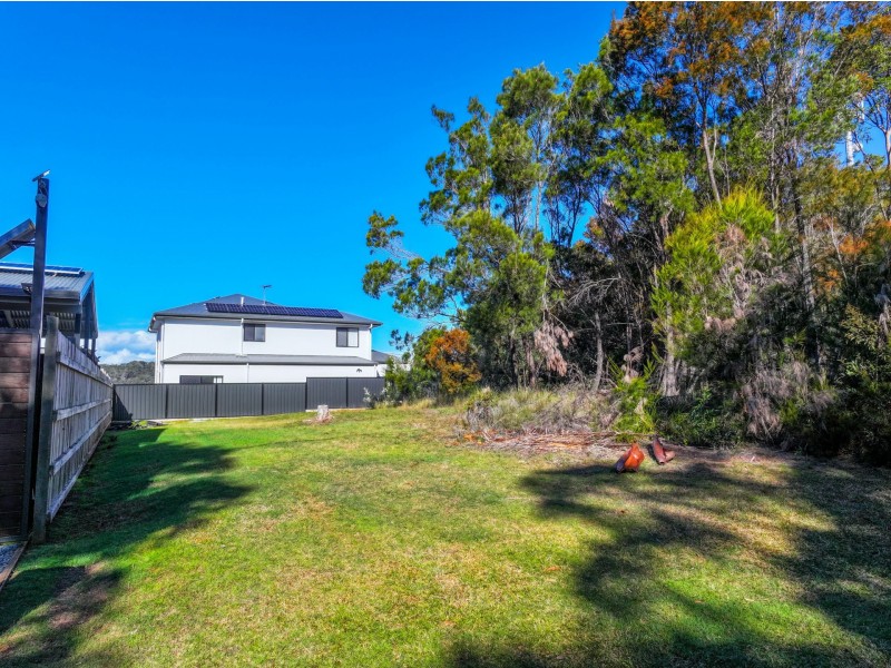 12 Hillview Pde, Russell Island QLD 4184