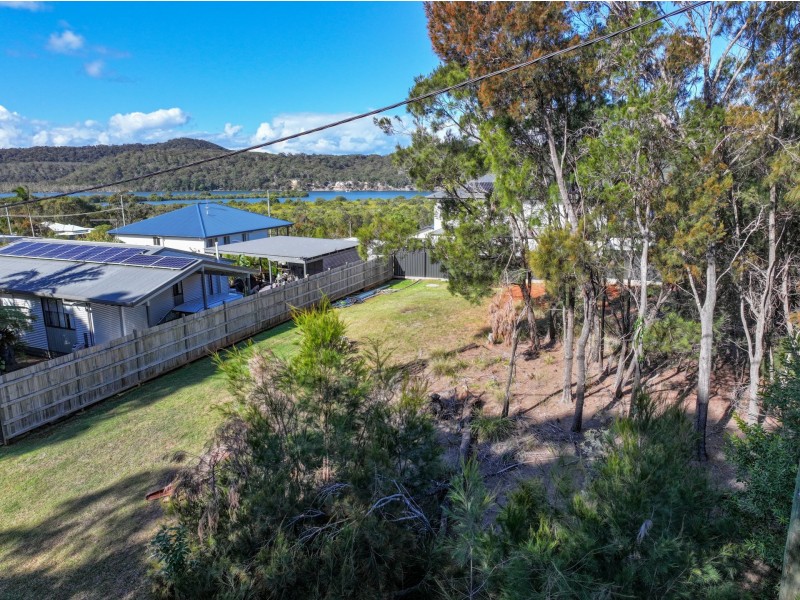 12 Hillview Pde, Russell Island QLD 4184