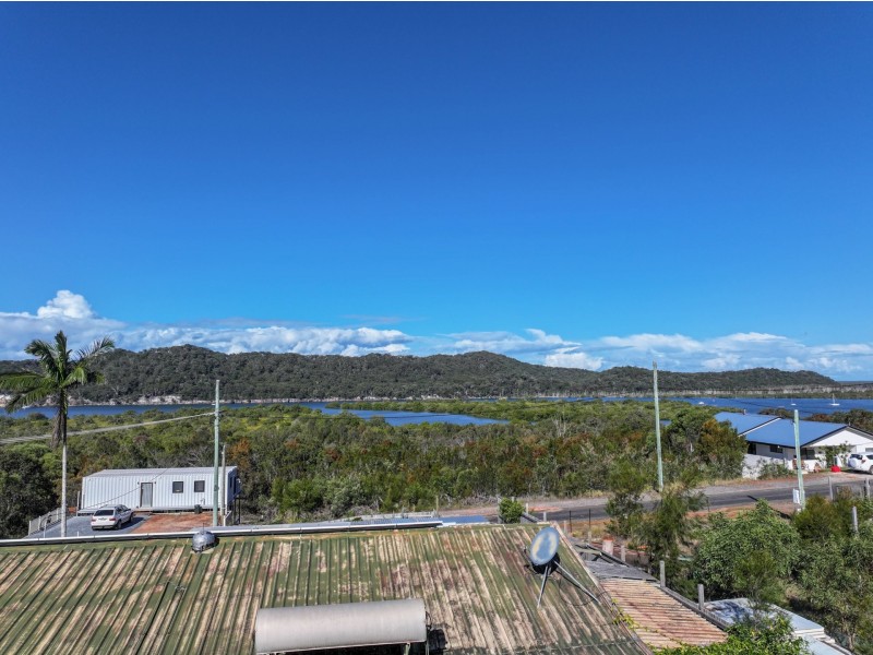 4 Hillview Pde, Russell Island QLD 4184