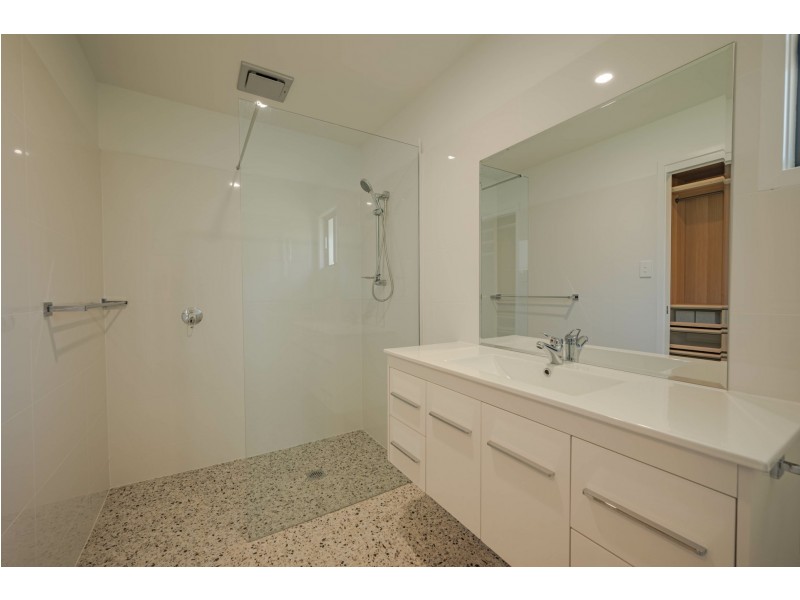 121 Channel Street, Russell Island QLD 4184