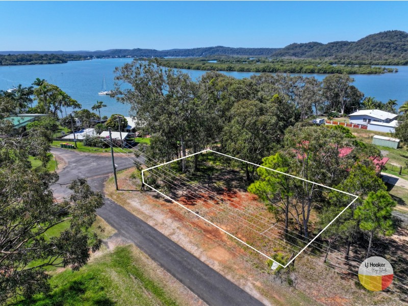 102 Minjerriba St, Russell Island QLD 4184