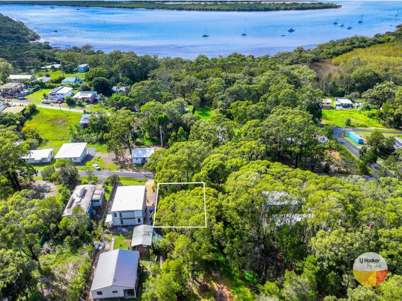 18 Seaview, Russell Island QLD 4184