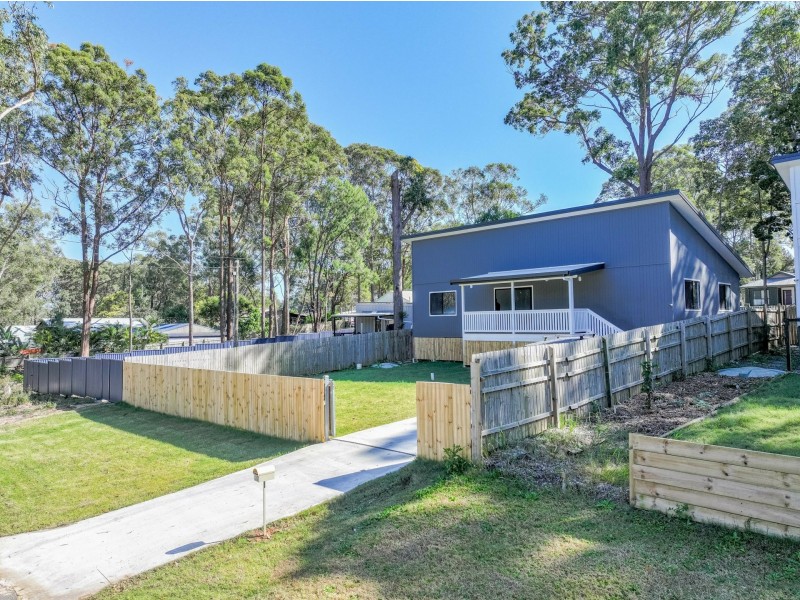 27 Dempsey St, Russell Island QLD 4184