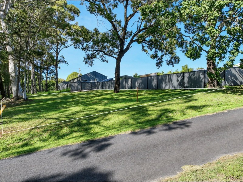 4 Mountain View Cres, Russell Island QLD 4184