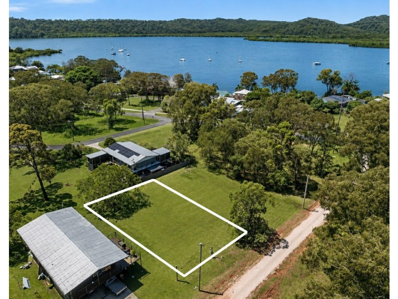 8 Wright Street, Russell Island QLD 4184