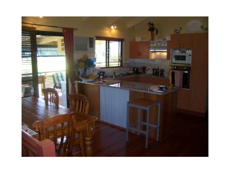 13 Zephyr St, Russell Island QLD 4184