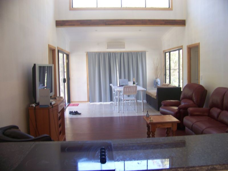 8 Gilcrest, Russell Island QLD 4184