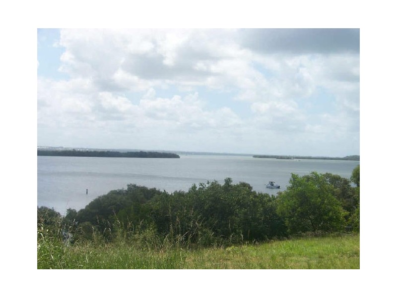 4,6 Mark Rd, Russell Island QLD 4184