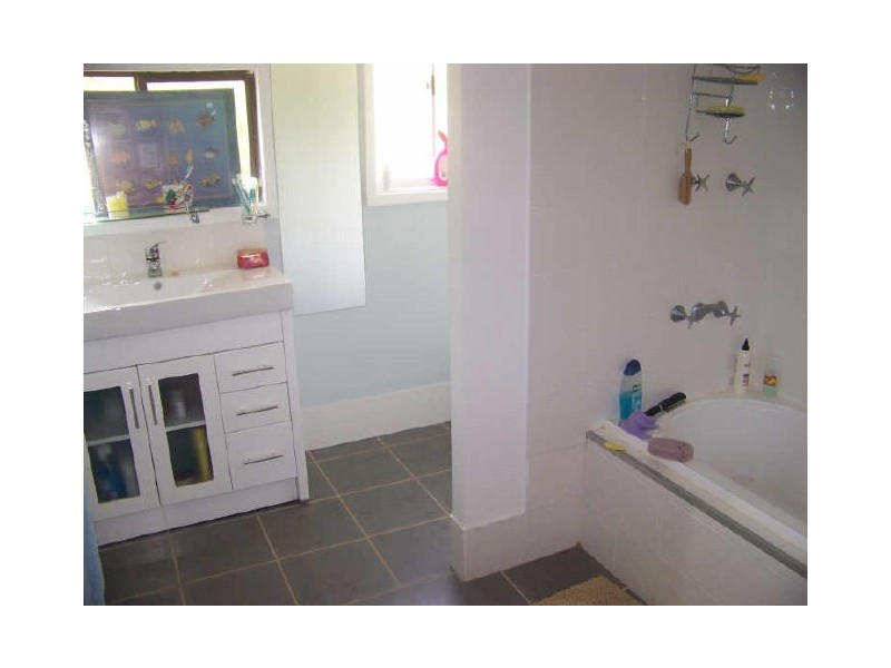8 Sonia St, Russell Island QLD 4184