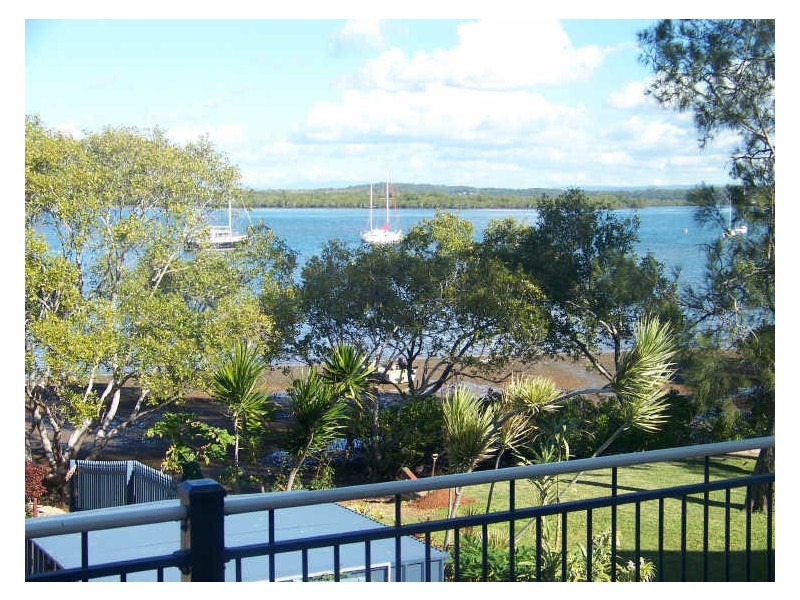 30 Emerson St, Russell Island QLD 4184